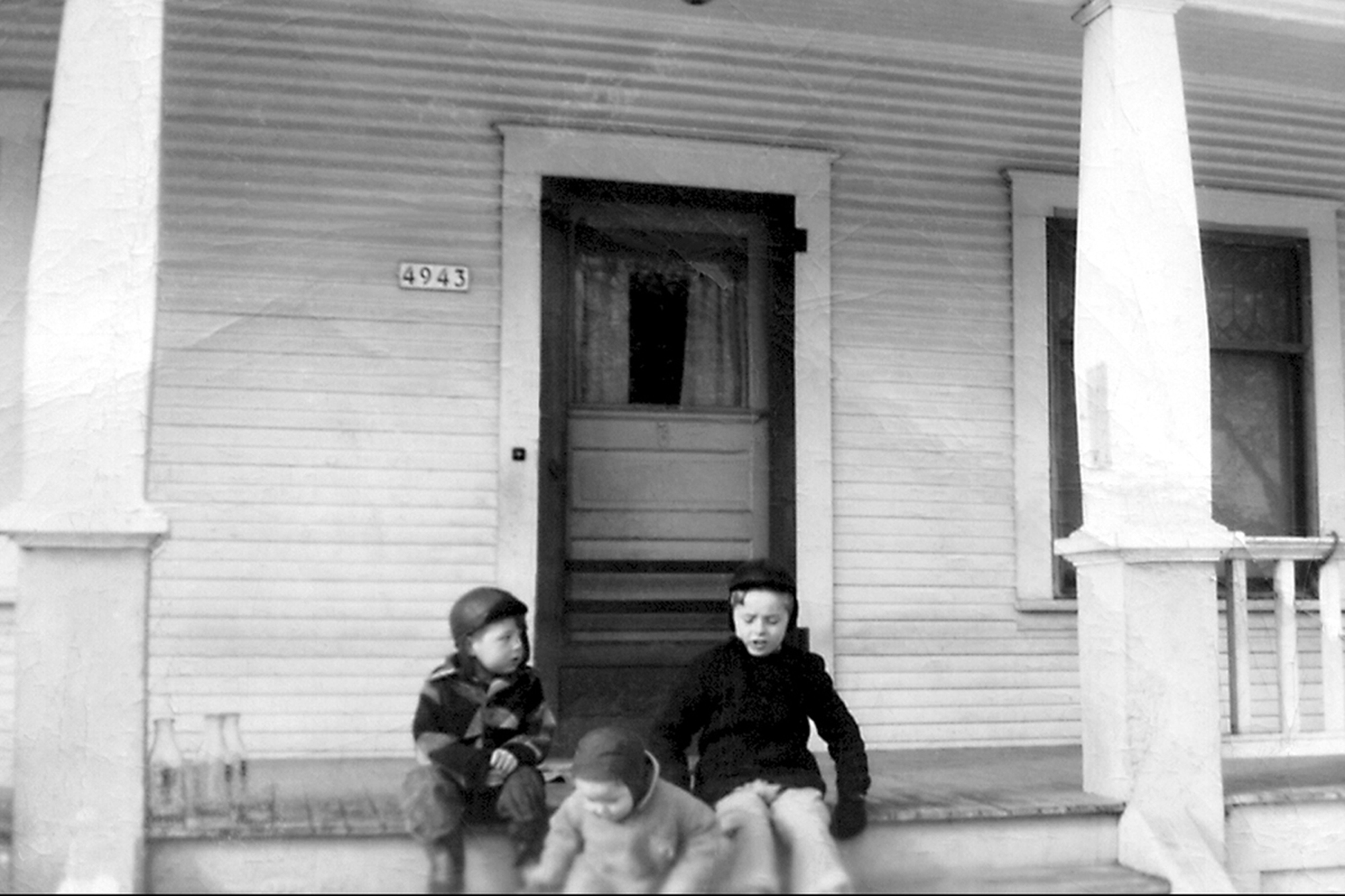 Frank Jr, Lee, and Brian Lightfoot, Portland, Oregon  (2603 KB)
 
(Click on Picture to View Full Size)